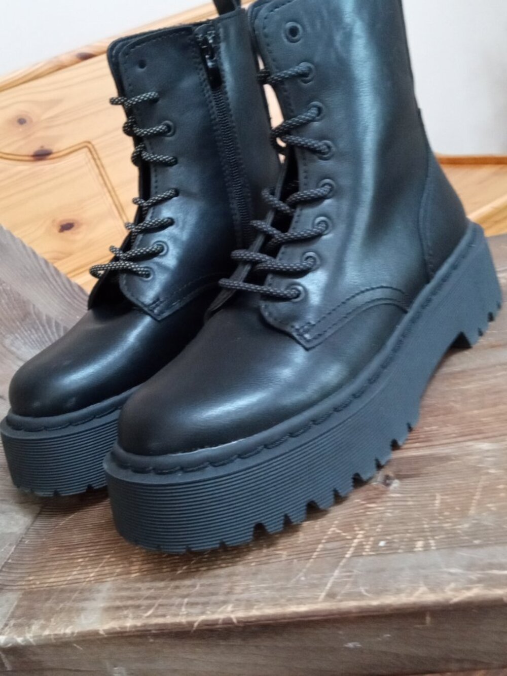 Steve Madden Women's Size 7.5 Betty II Black Platform Combat Boots NEW! - Picture 2 of 6